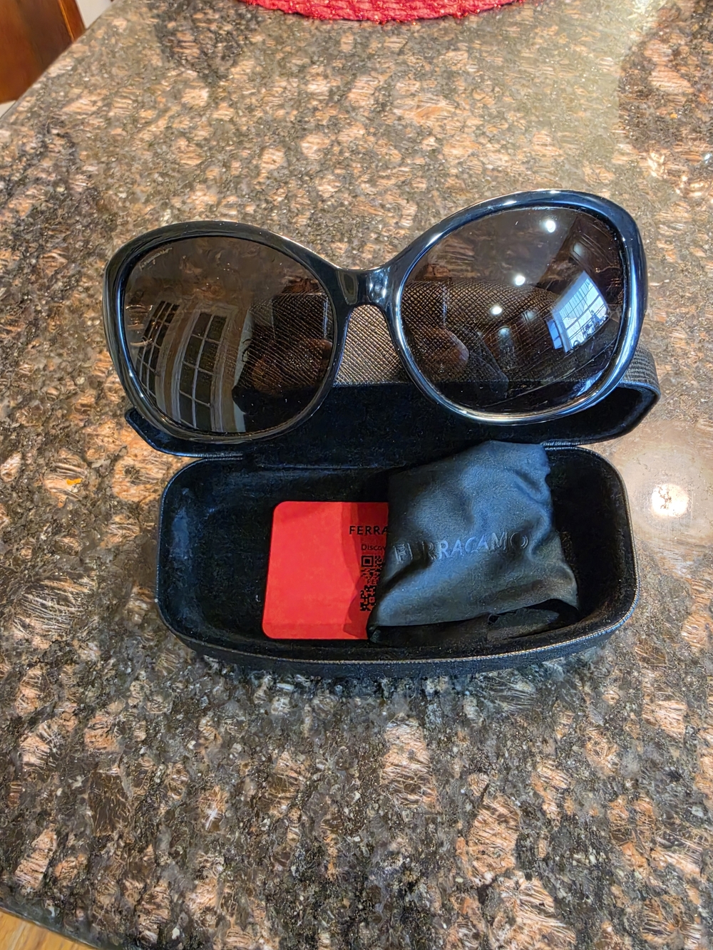 Salvatore Ferragamo Black Round Sunglasses with Tinted Lenses - Picture 2 of 7